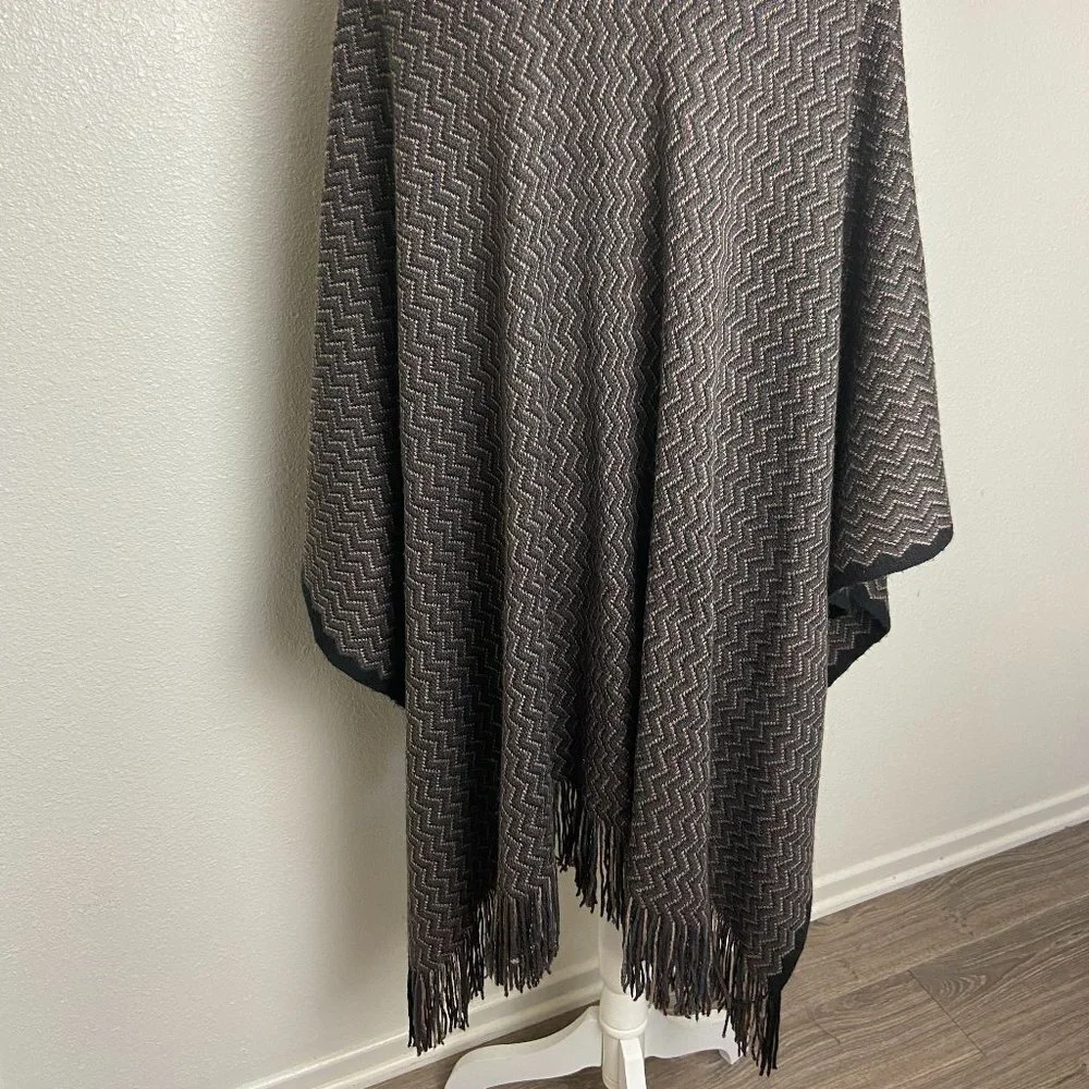 BCBGMaxAzria Fringe Scarf Wrap Zig Zag ONE SIZE